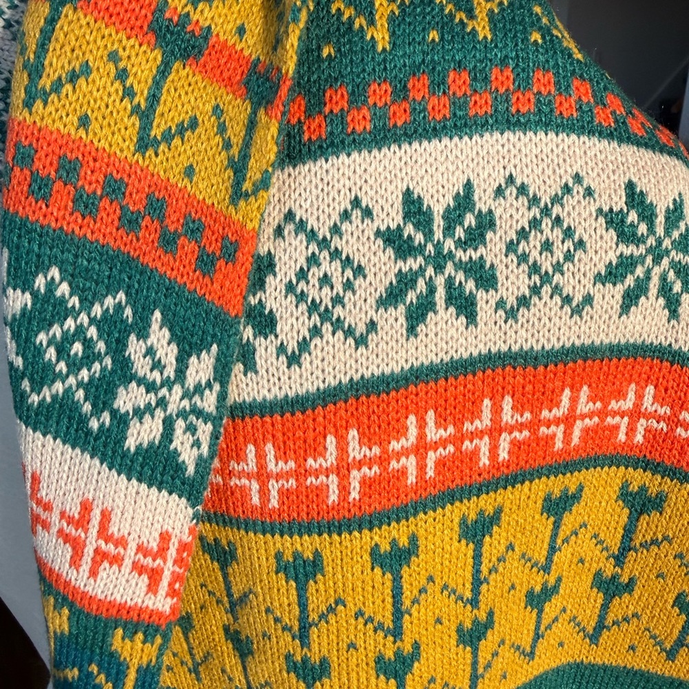 Knit Scarf with Reindeer Pattern - Picture 5 of 8